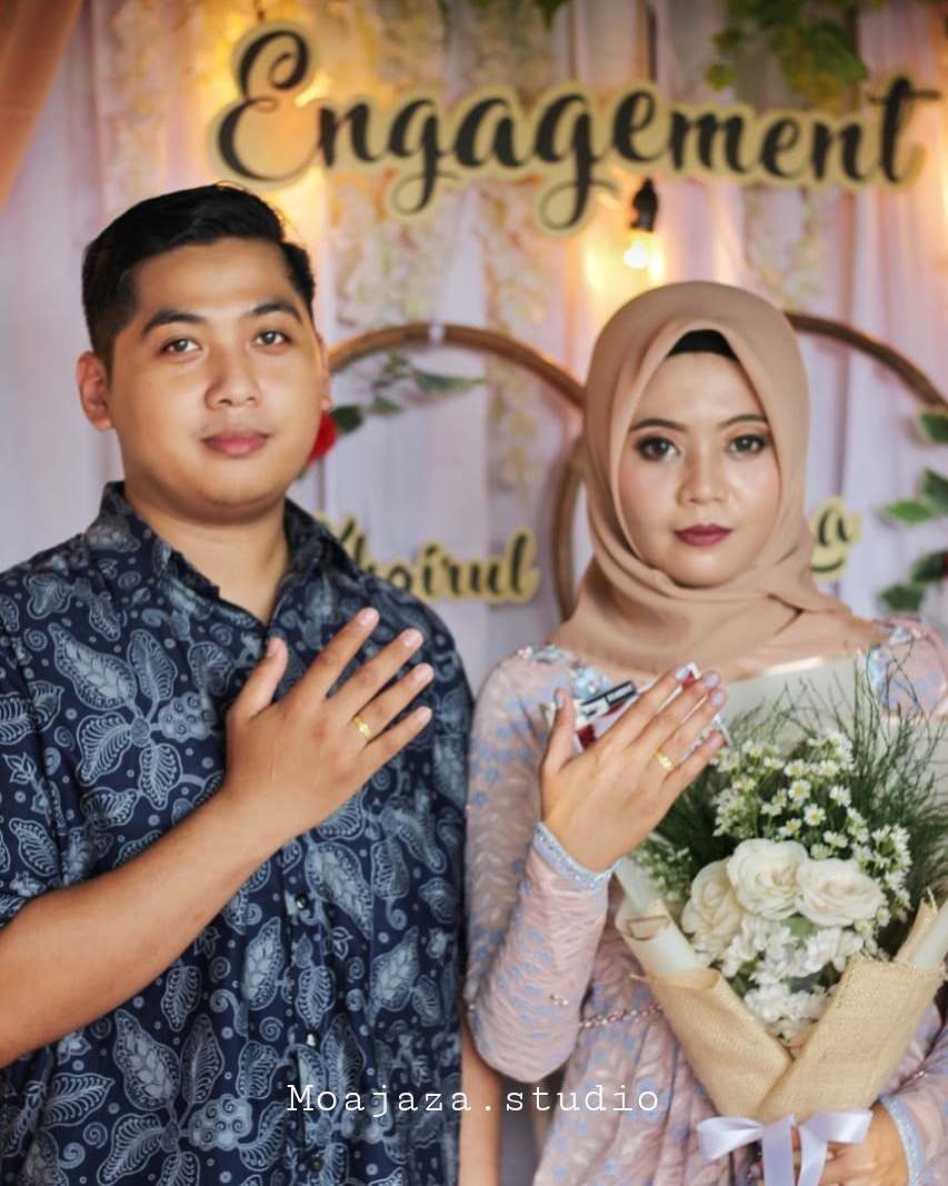 Kebaya engagement